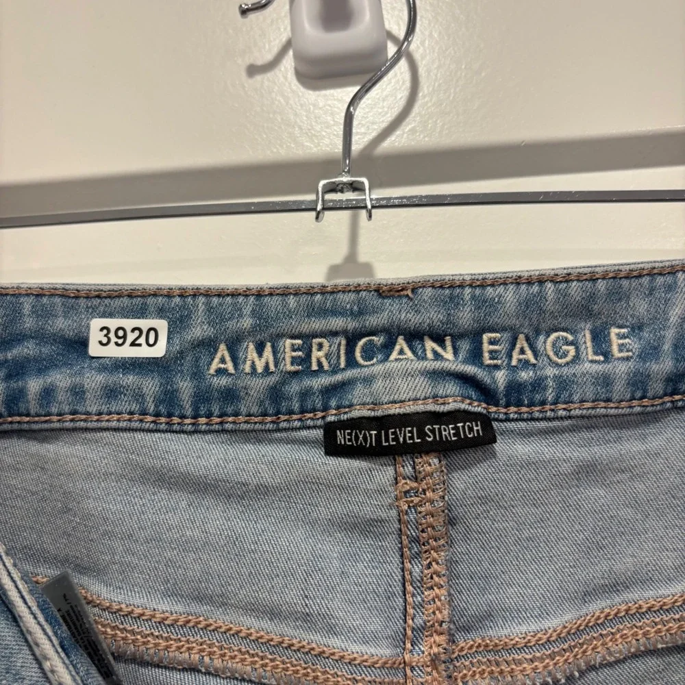 American Eagle Distressed Flare Jeans Light Wash Raw Hem Womens 8 Regular